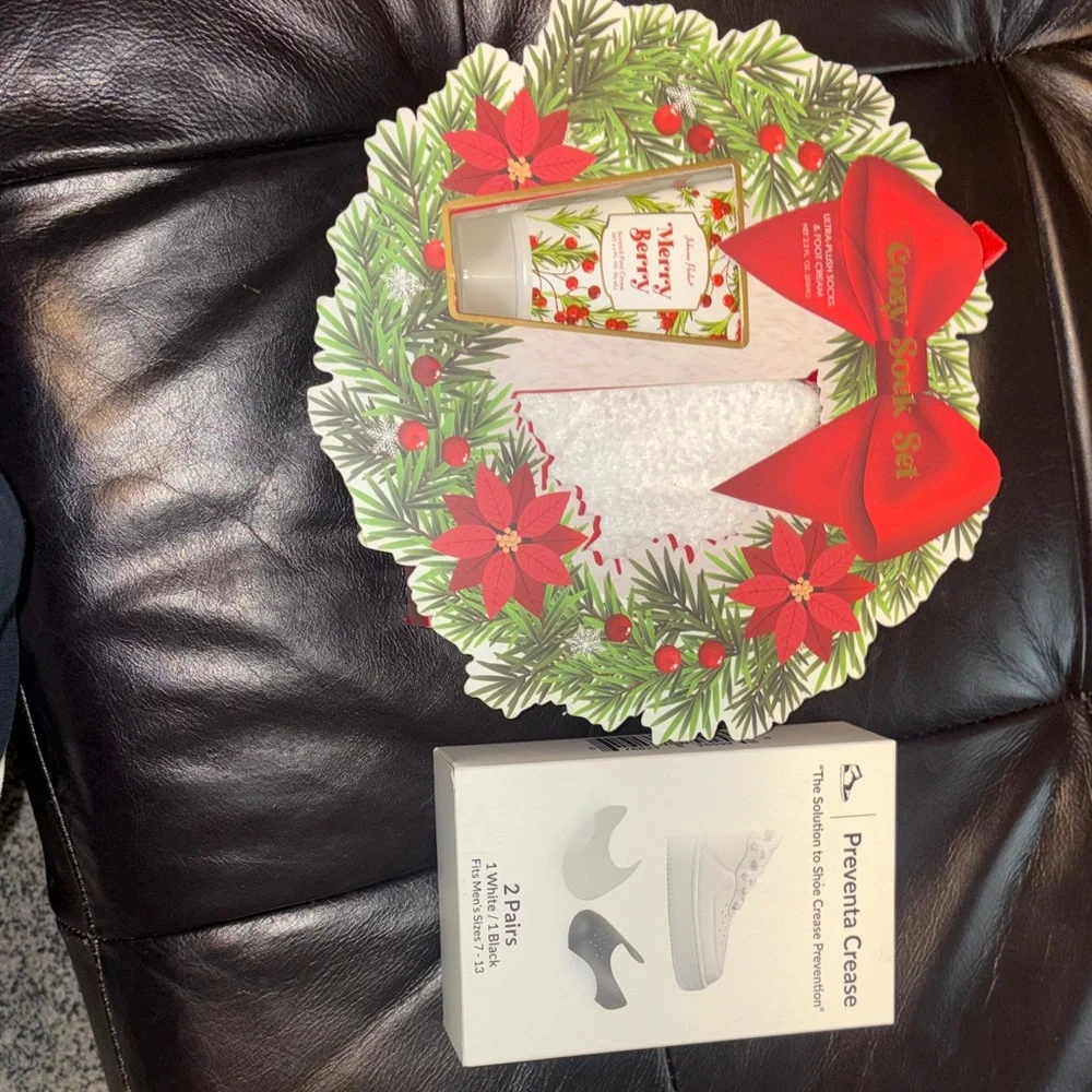 Nike White Holiday Wreath Slippers